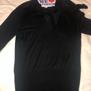 Sweater with bow tie around neck